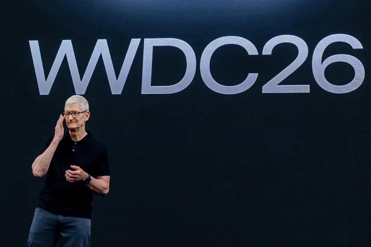 Apple's Siri Hits A Memory Wall | AI & Business for June 9 - WSJ