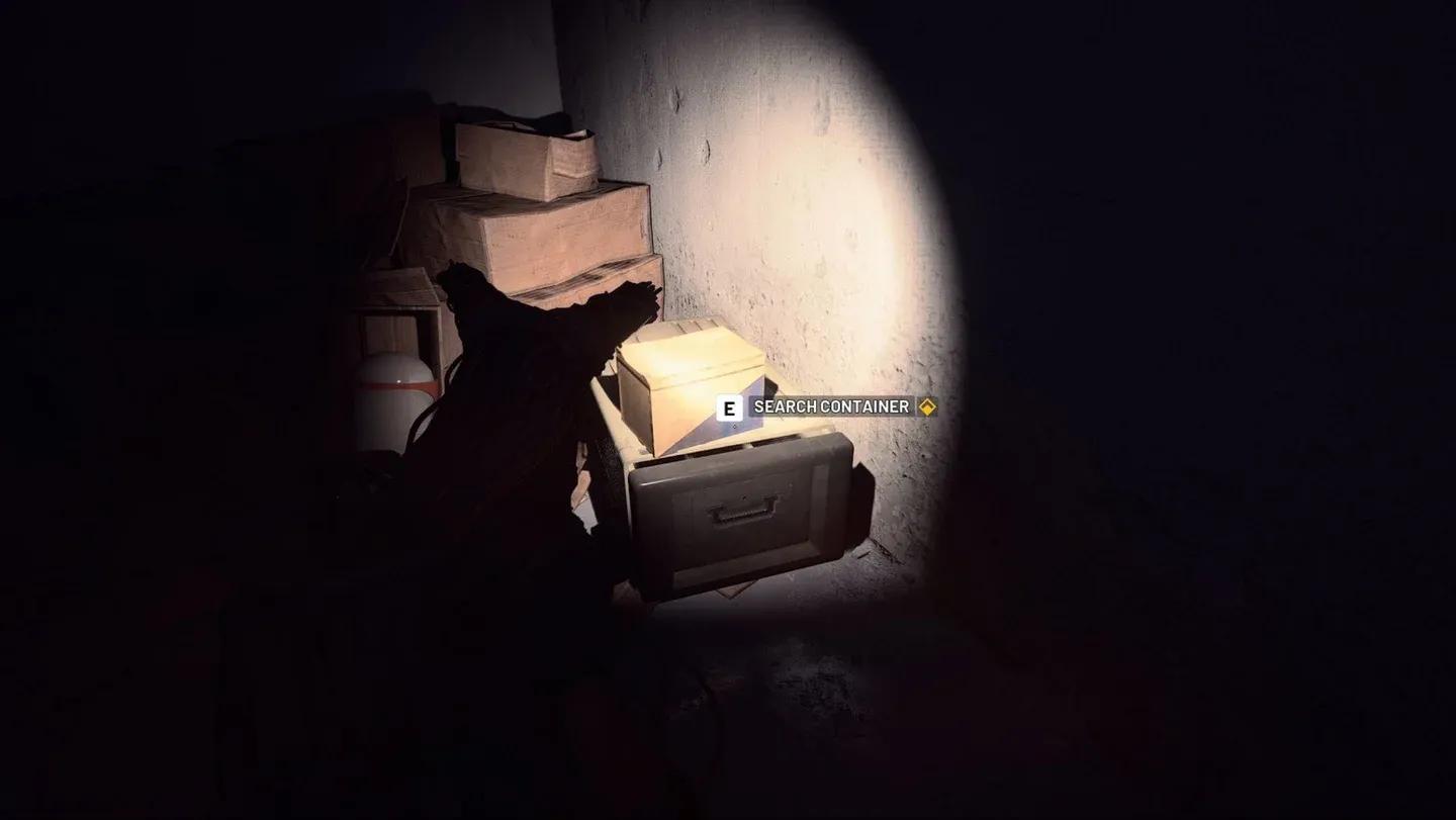 相框附近的右侧墙壁