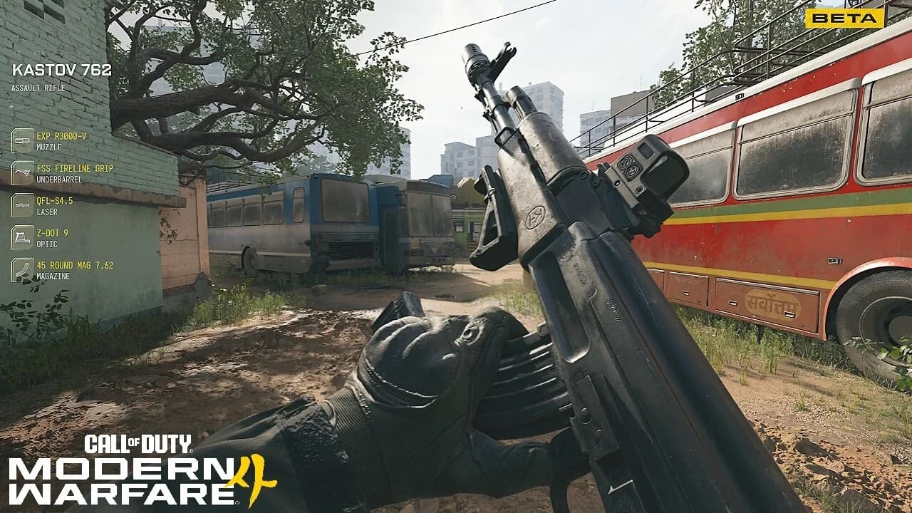 ADS 반동 및 전력 질주 후 사격 속도 보너스를 보여주는 FSS Fireline Grip 능력치 패널