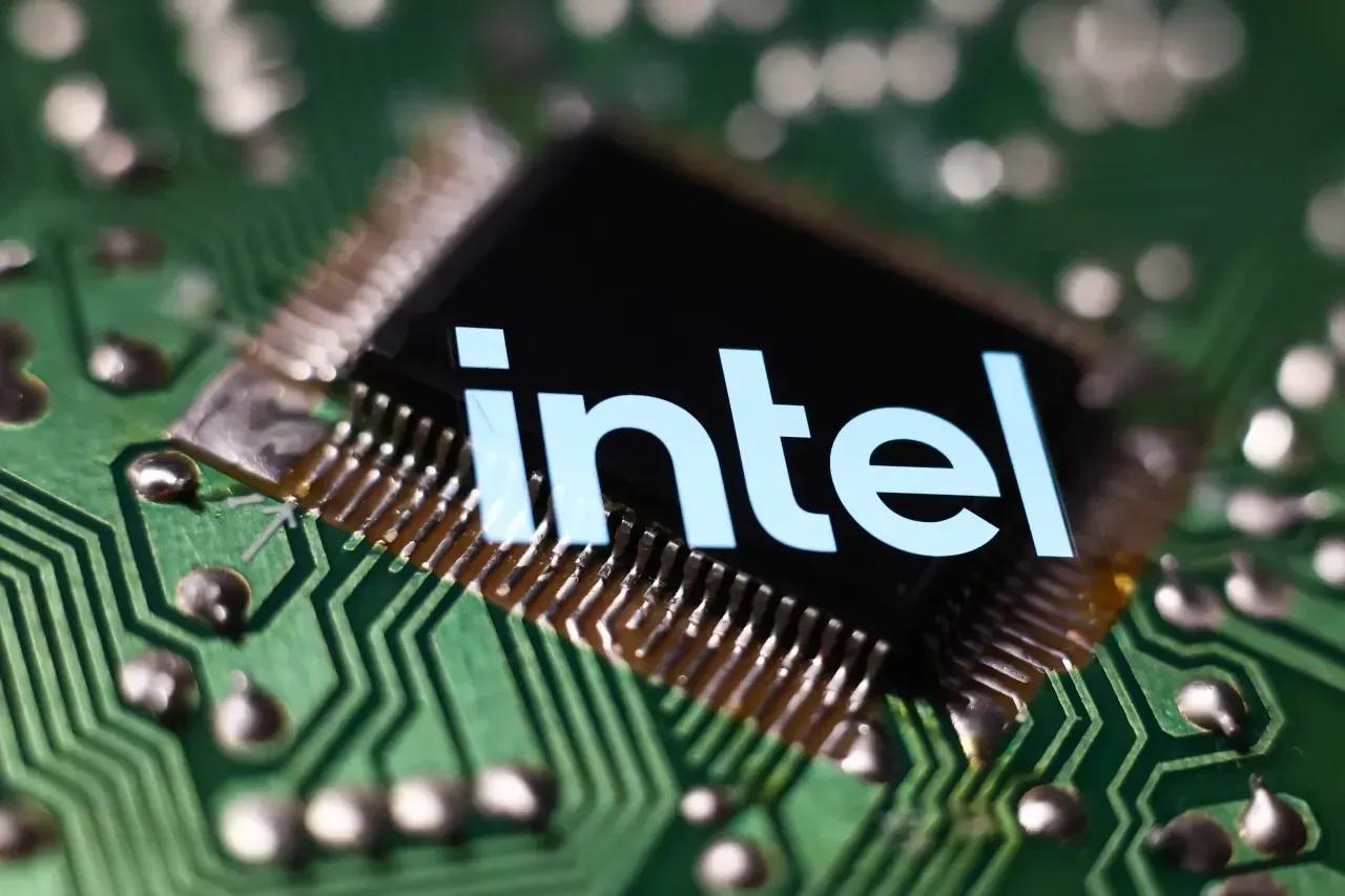 Intel's Potential Foundry Deal With Apple Could Add $10B Annual Sales By 2030: Analyst